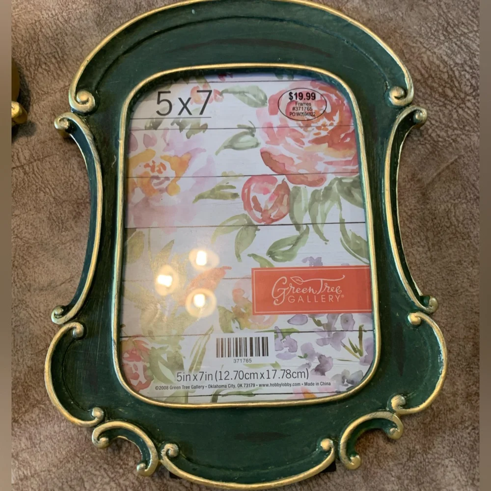 2 Picture Frames